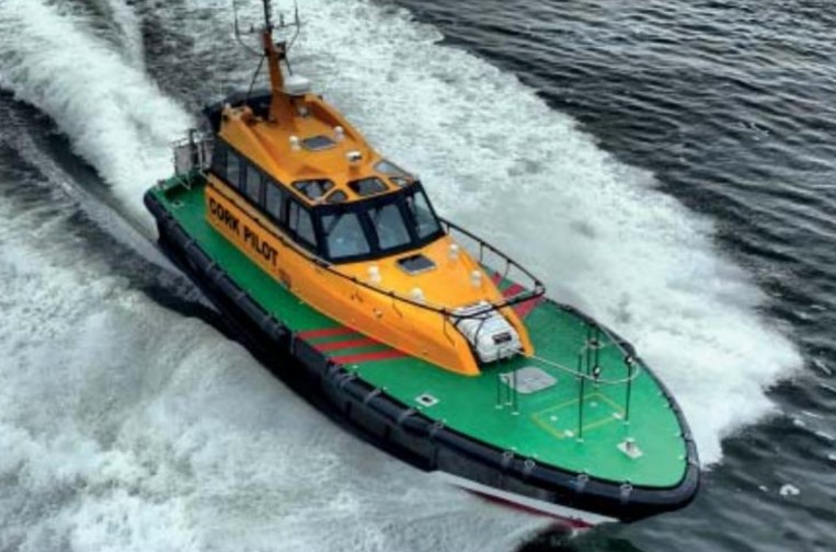 Equipements Défenses de Vedettes Ocean 3 - Interceptor 15 m Pilotage de Cork