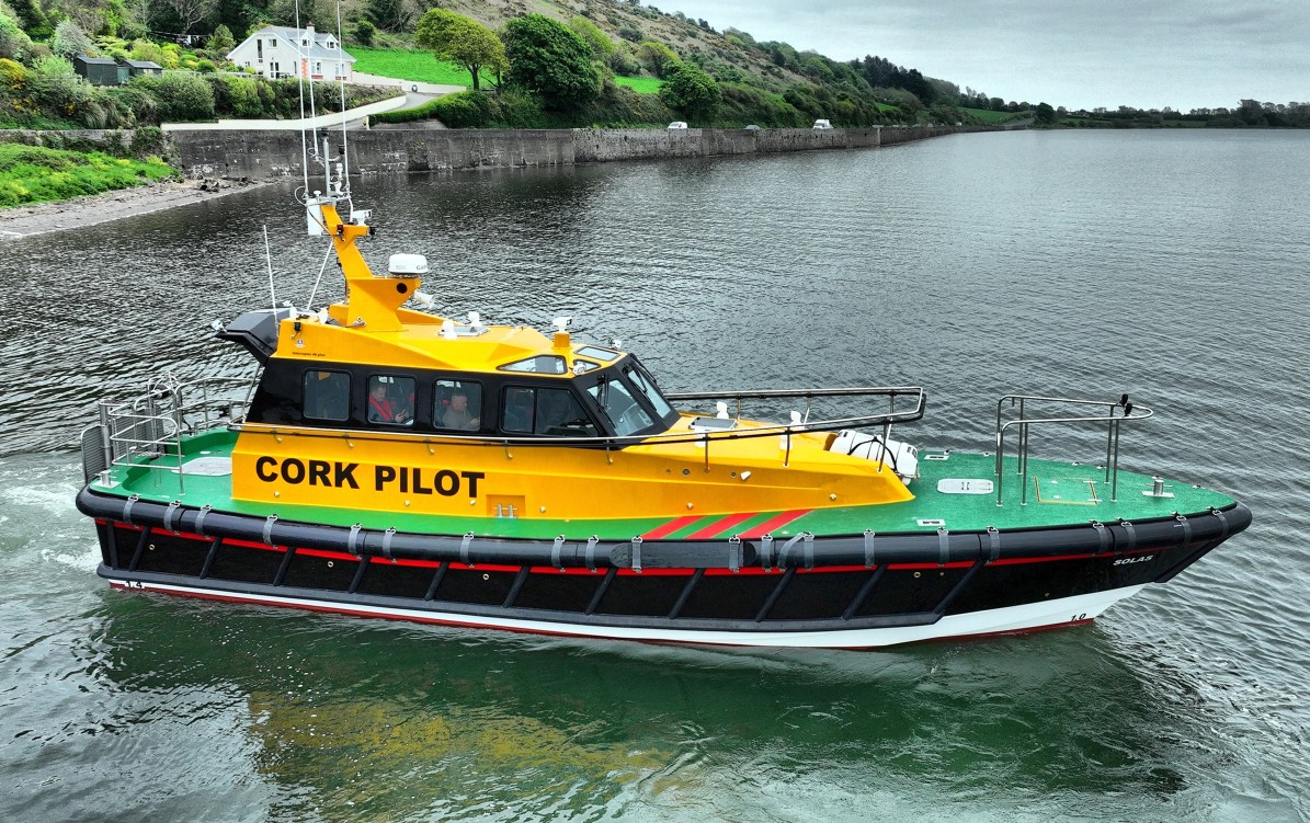 Equipements Défenses de Vedettes Ocean 3 - Interceptor 15 m Pilotage de Cork