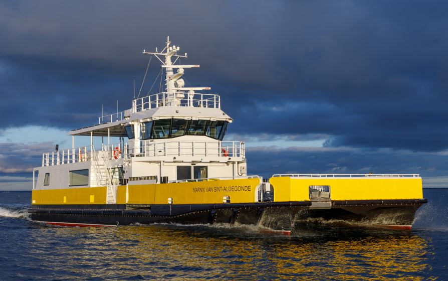 Equipements Défenses de Vedettes Ocean 3 - Ferry Electrique 30 m sur L'Escaut