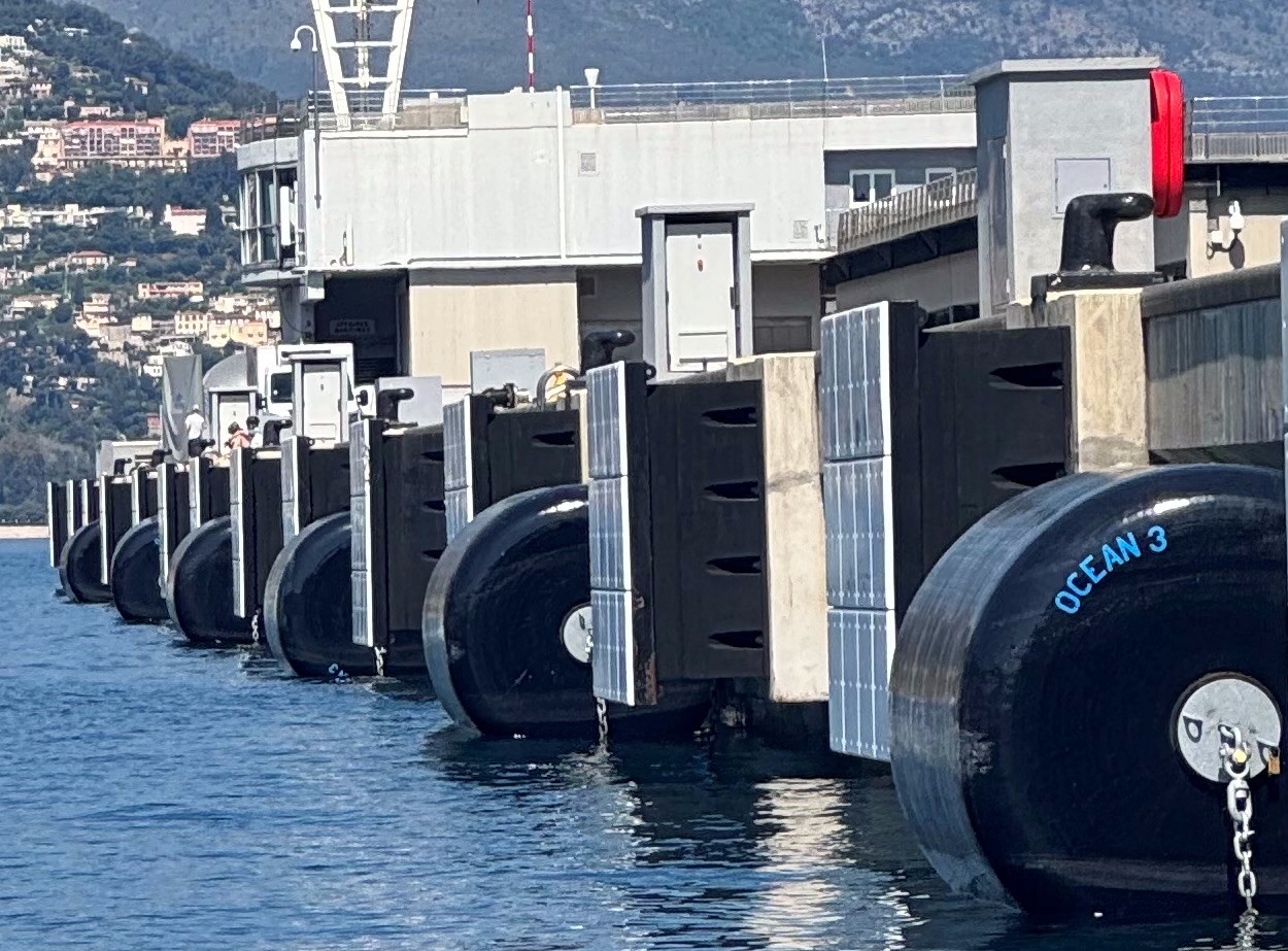 Ocean 3 Foam Filled Fenders - 9 Fenders Ø 2,20 m x 3,10 m - Monaco Harbour 01
